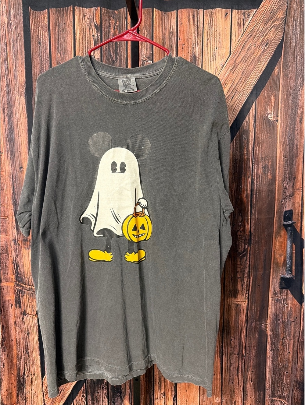 Comfort Colors XL Gray Graphic T-Shirt with Halloween Mickey Ghost Print